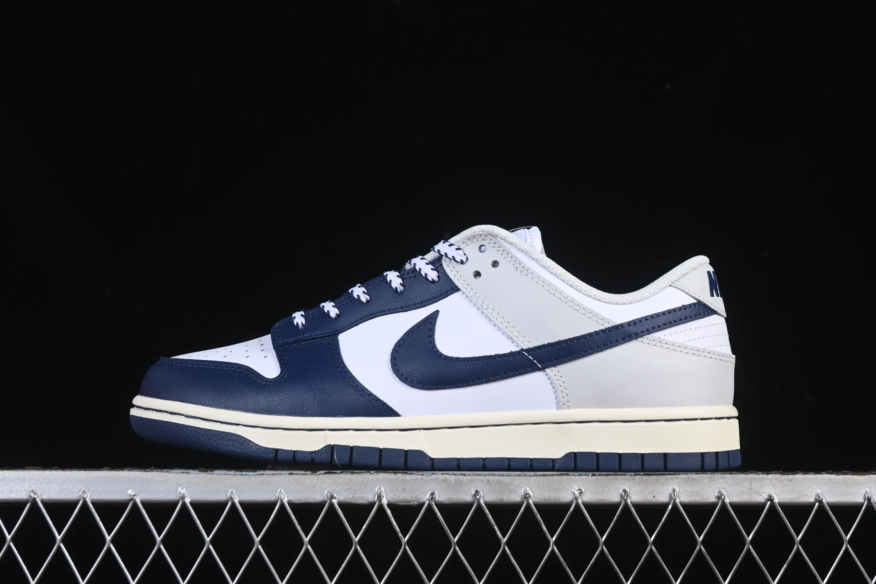 All categories Nk SB Dunk series Nk SB Dunk Low low-top sneakers Nike SB Dunk Low blue, white and gray color matching low-top casual sneakers IM2222-101